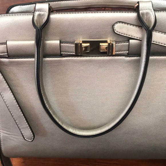 Pewter metallic faux leather purse - Picture 2 of 3